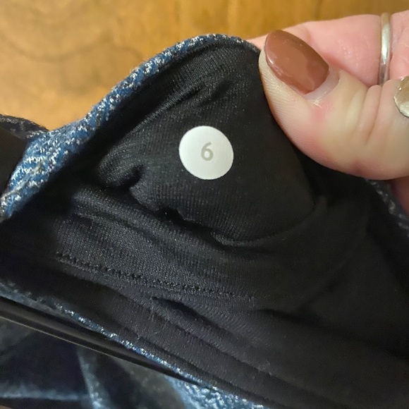 Lululemon “Denim Like” Leggings Size 6 - Picture 4 of 4